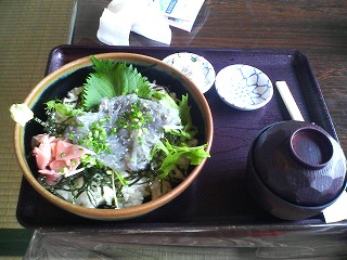 生しらす丼